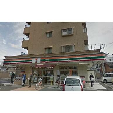 セブンイレブン岡山岡町店 距離：99m