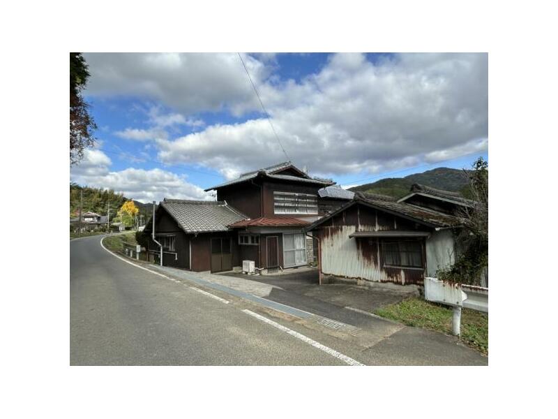 Takeo City, Asahi Town, Oaza Nakano (Takahashi Station) 2-story building 6DK