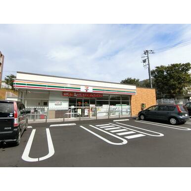 セブンイレブン横浜あざみ野店 距離:707m