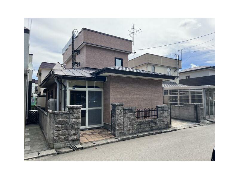 Aomori-shi, Tsutsui 4-chome (Tsutsui station) 2F 3LDK

8.5 million yen