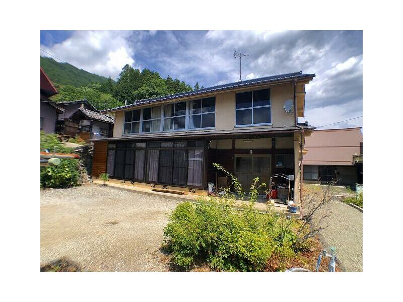 Minami Koma District, Fujikawa Town, Takashita (Kajikazawaguchi Station) 2-story building 4SK