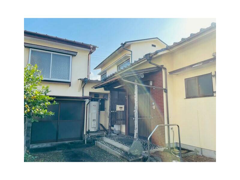 Shimo-Agawa, Iyo-shi, Iyo (Shinkawa station) 2F 6LDK

5.5 million yen