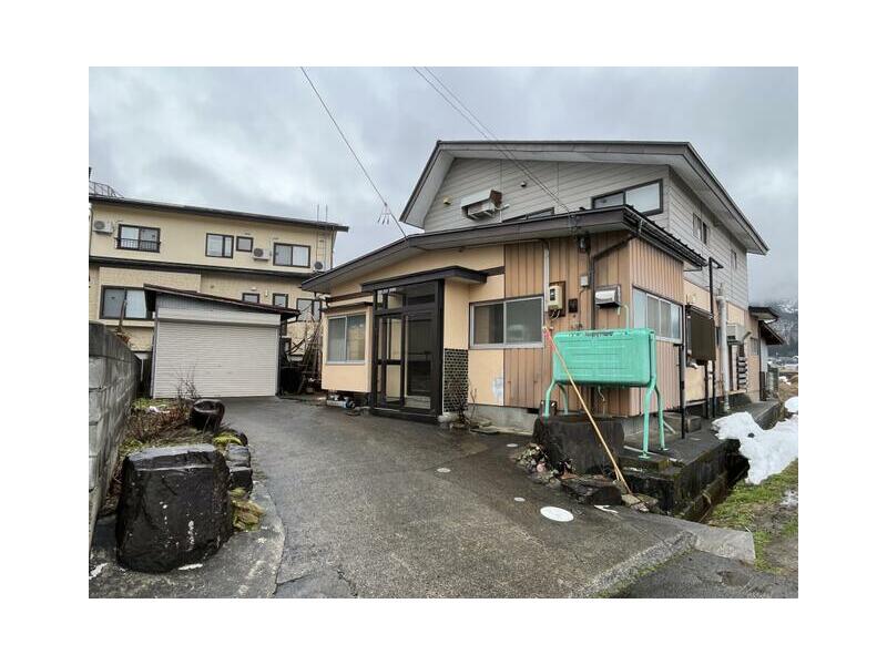 2-chome, Gombyo, Yonezawa City (Nishi-Yonezawa Station) 2-story building 7SDK