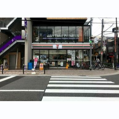 セブンイレブン 大阪弁天町駅前店 距離:536m