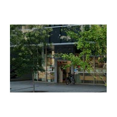 ファミリーマート　恵比寿南三丁目店 距離：110m