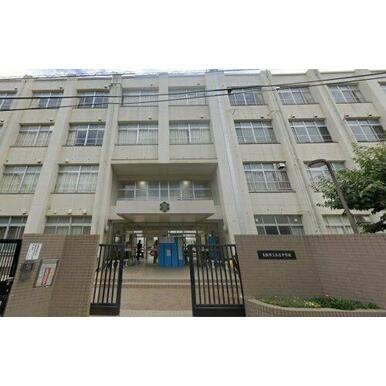 本庄中学校 距離:534m
