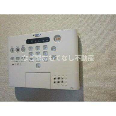 ※写真は別号室です
