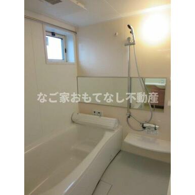 ※写真は別号室です