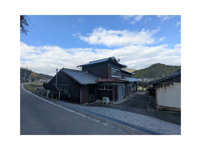 Takeo City, Asahi Town, Oaza Nakano (Takahashi Station) 2-story building 6LDK