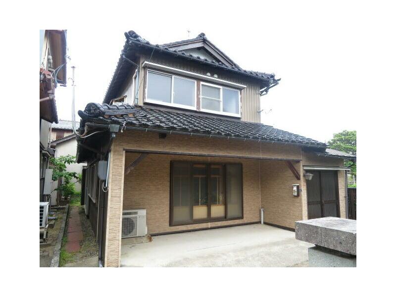 1 Imae-cho, Komatsu-shi, Komatsu （Komatsu station） 2F 4K

2.5 million yen