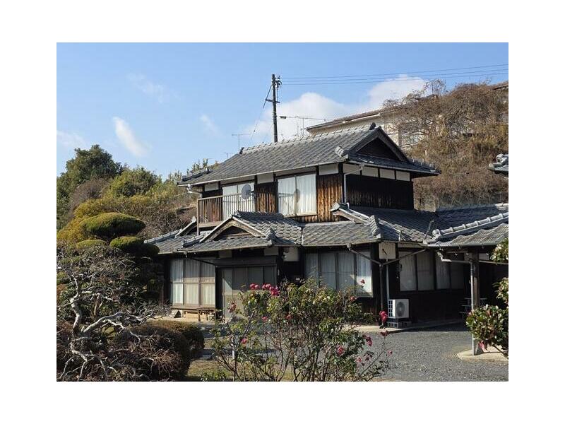 13 minutes on foot from JR Sanyo Main Line "Waki" Station