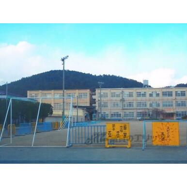 上賀茂小学校 距離:350m