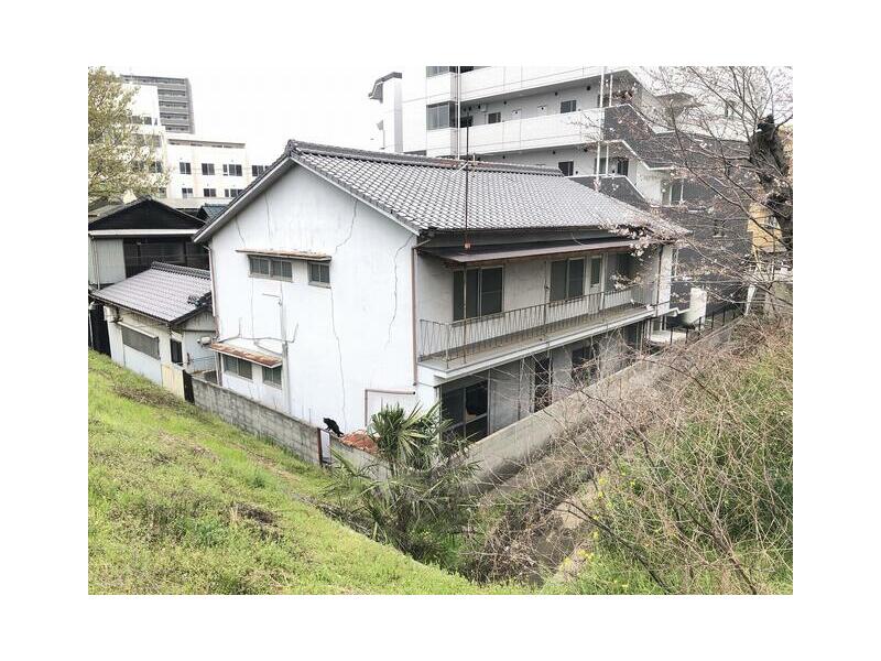 2-chome, Yanai-cho, Matsuyama-city (Ishidegawa Koen Sta.) 2F, 10DK

2.9 million yen