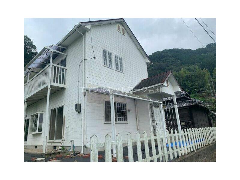 Iwakuni City, Shinminato-cho 5-chome (Waki Station) 2-story 4LDK