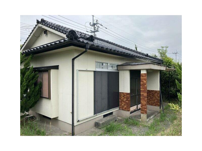 Satsumasendai-shi, Satsumasendai-shi, Satsumasendai-shi Yushima-cho (Kusamichi station) Single-story house, 3K

2,000,000 yen