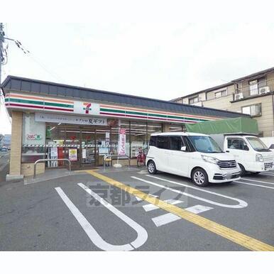 セブンイレブン 西院月双町店 距離:72m
