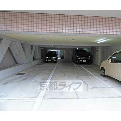 駐車場あります。