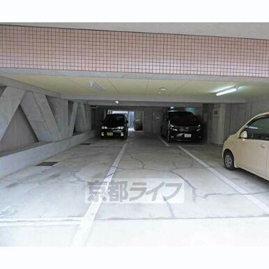 駐車場あります。