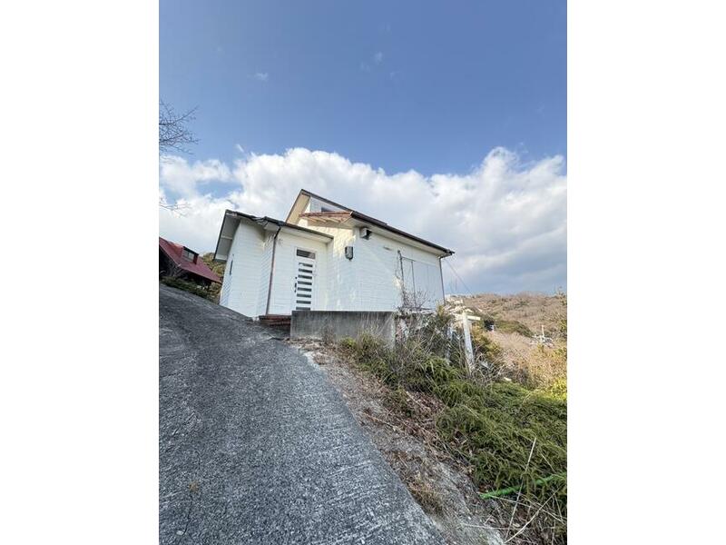 35 min. walk from JR Tokaido Honsen "Notogawa" station [bus available], 10 min. bus ride, 6 min. walk from Ishimadera stop.