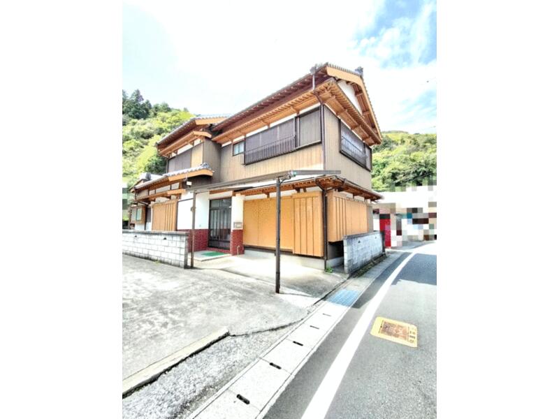 Ainan-cho, Minami-uwa-gun, Kura 2F 5SK

4 million yen