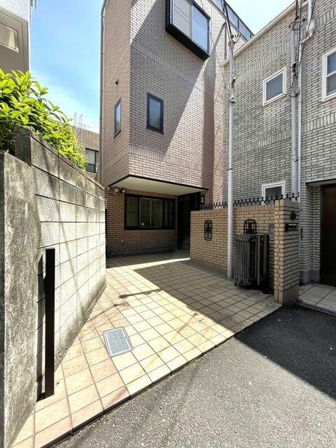 Cheap house for sale in Chiyoda, Tokyo