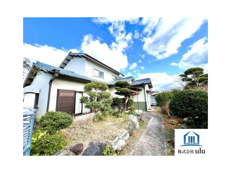 Okamachi, Gojo-shi (Gojo Station) 2F 5LDK

3,800,000 yen