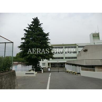 流山市立向小金小学校 距離:611m