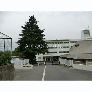 流山市立向小金小学校 距離:611m