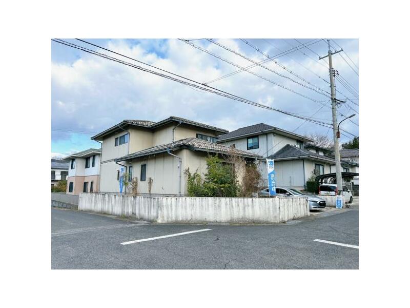 Nijigaoka-cho, Kurayoshi-shi (Kurayoshi station) 2F 5LDK

10,990,000 yen