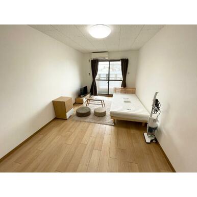 ※室内写真は家具・家電設置時の別室サンプル写真。