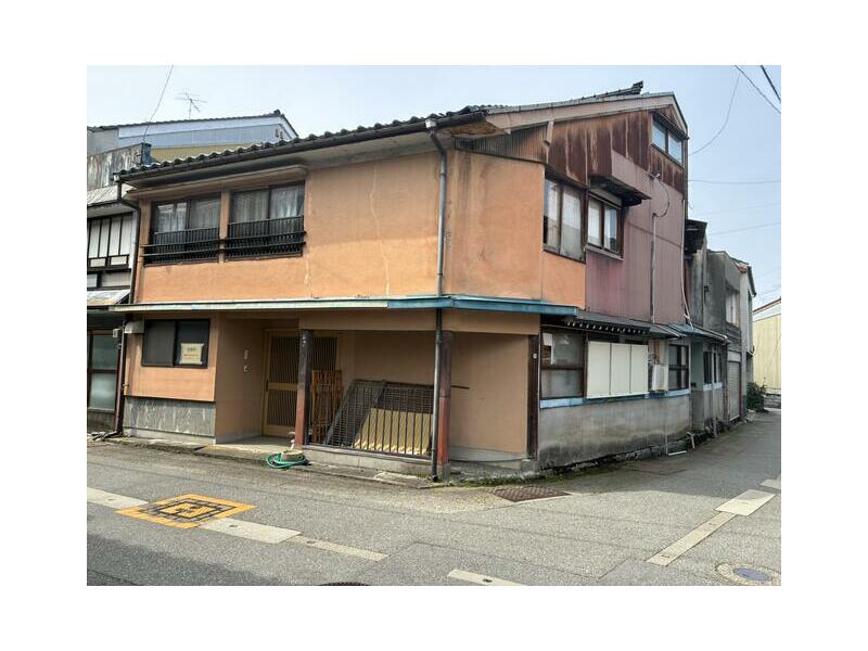 Nakaniikawa-gun Kamiyama Town, Showa Town (Kamiyama Station) 2-story building 10DK