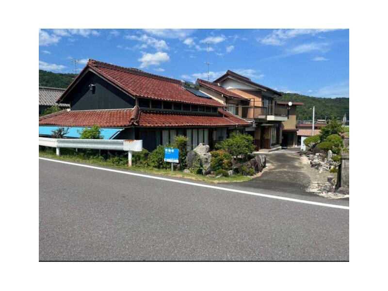 107 minutes on foot from Minosakamoto Station on the JR Chuo Line