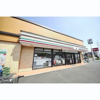 セブンイレブン草加西町店 距離:352m