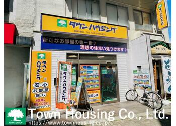 駅からスグの立地にございます。