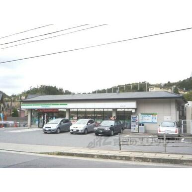 ファミリーマート　高雄梅ヶ畑店 距離：1,700m