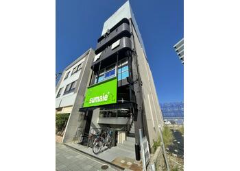 和歌山市駅から徒歩3分！！大きな緑の看板が目印です！