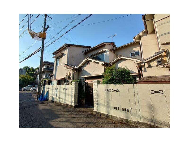Takamatsu City, Nishihou Town 2-chome (Showa Town Station) 2-story building 9DK
