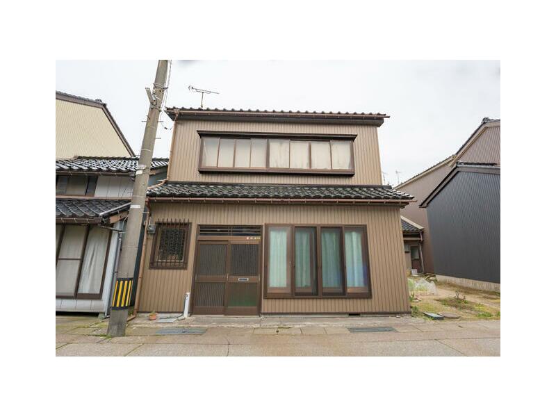 Himi City, Minami-Omach (Himi Station) 2-story 7DK