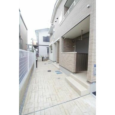 ★余裕のある敷地内、圧迫感が少ないです★