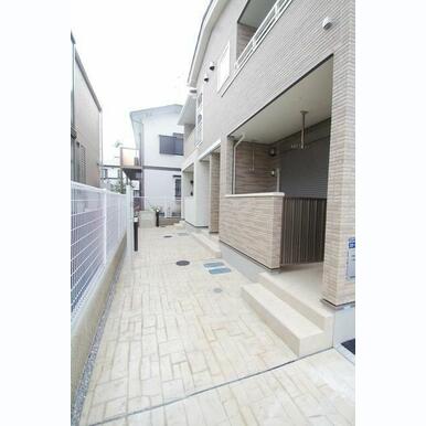 ★余裕のある敷地内、圧迫感が少ないです★