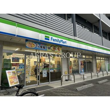 ファミリーマート 横浜子安通三丁目店 距離:330m