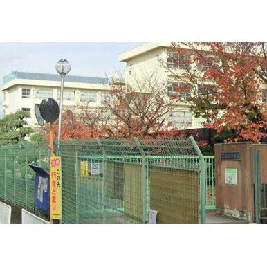 大東市立北条中学校 距離：821m