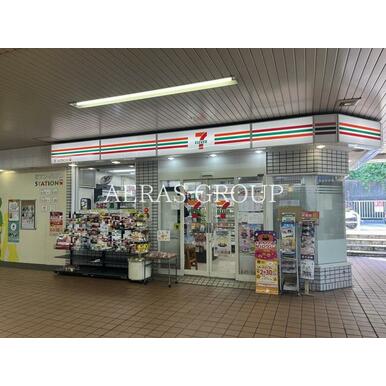セブン－イレブン　京急ＳＴ弘明寺店 距離：227m