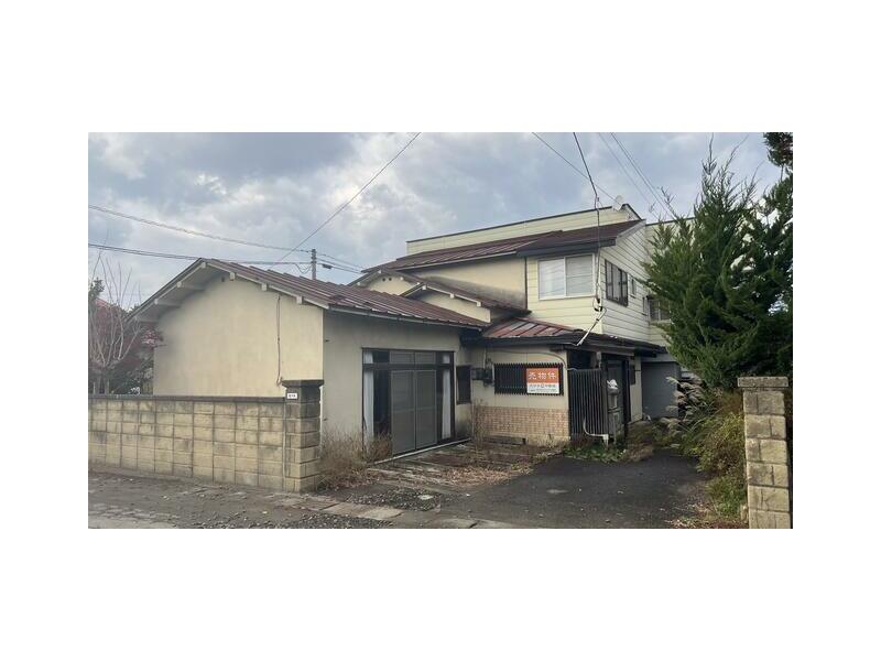 12-minute walk from JR Oga Line "Kaminita" Station