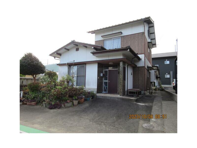 Niihama-shi Funaki (Niihama Station) 2F 5DK

2.5 million yen