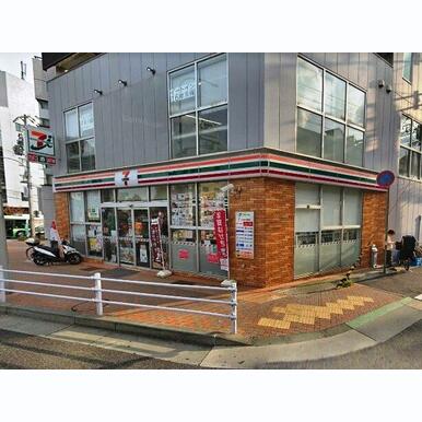 セブンイレブン 阪急王子公園駅前店 距離:187m