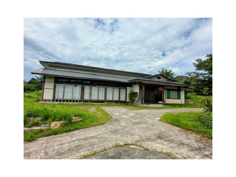 5900m walk from JR Uetsu Main Line "Tsuruoka" Station