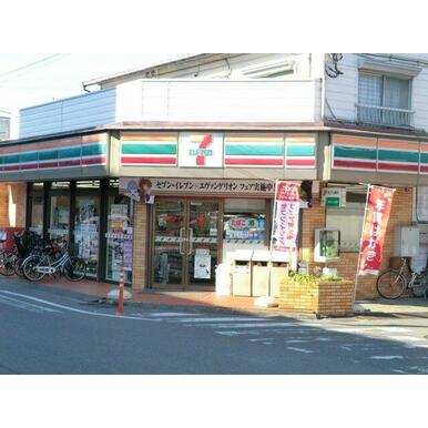 セブンイレブン浦和元町店 距離：85m