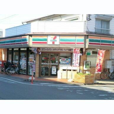 セブンイレブン浦和元町店 距離:85m