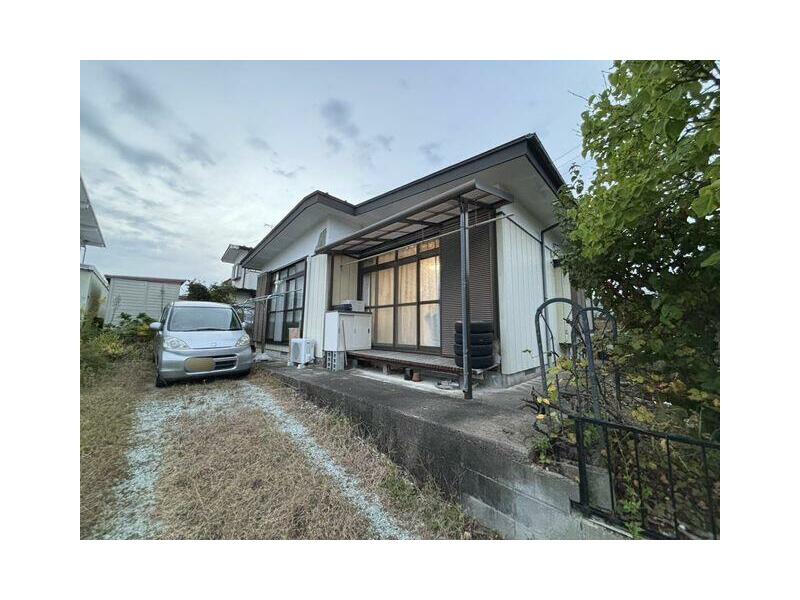 Aza Shimomiyamae, Asawohara, Yamamoto-cho, Watari-gun (Yamashita Station) 2F 5DK

4,500,000 yen